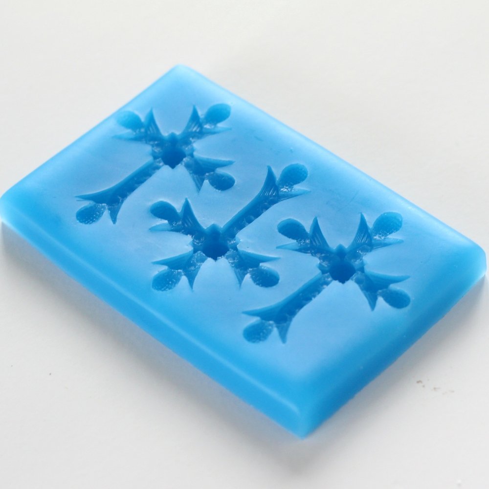 Cross - Medium Bejewelled Cross Mould CR107 SKU00002