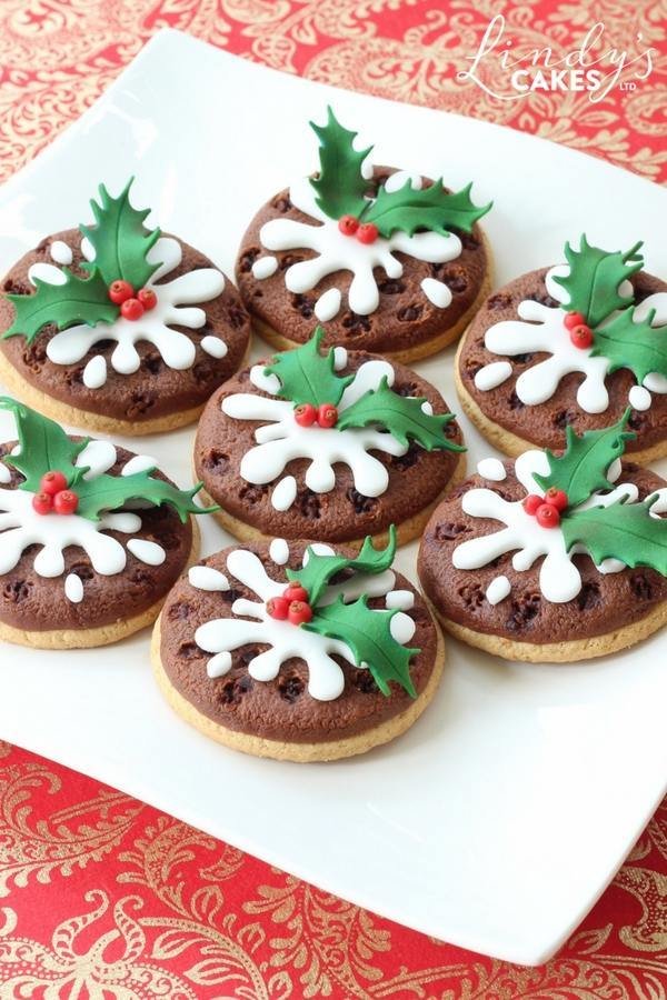 Christmas pudding cookies by sugarcraft artist Lindy Smith