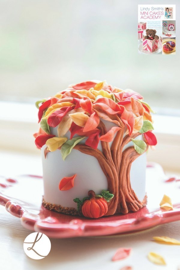 'Lindy Smith's Mini Cakes Academy' Book