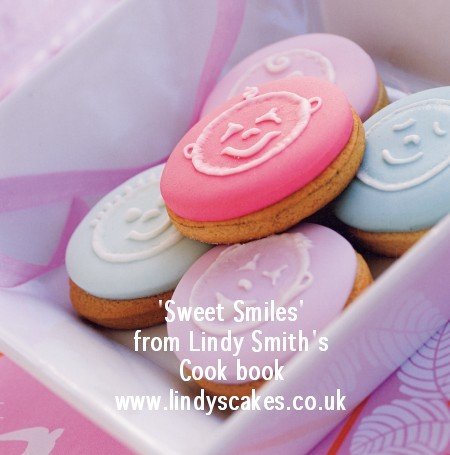 Bake me I'm yours.....cookie book by Lindy Smith