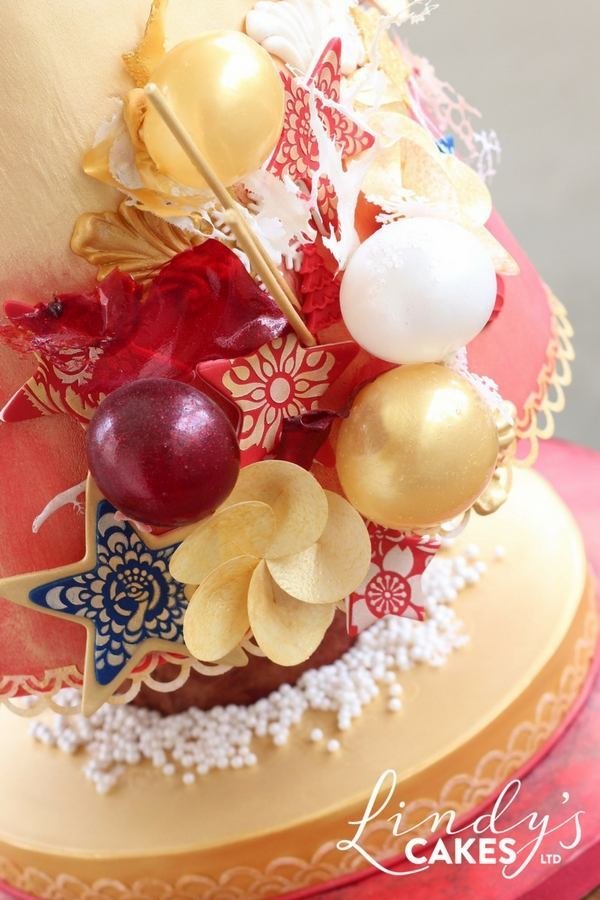 Gem pendant stencil used to decorate stars on a Christmas cake