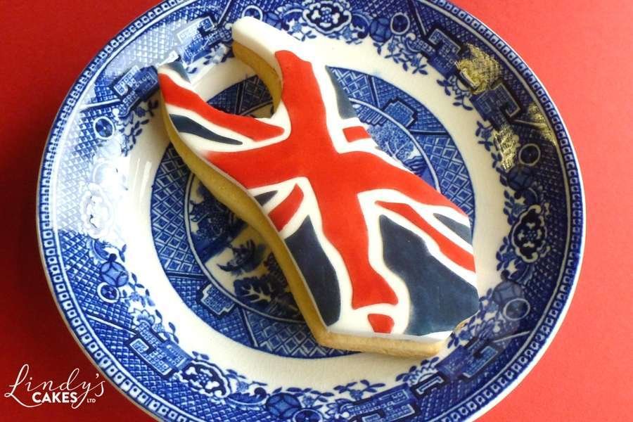 Union Jack Fluttering Flag Cake Top Stencil - Lindy's