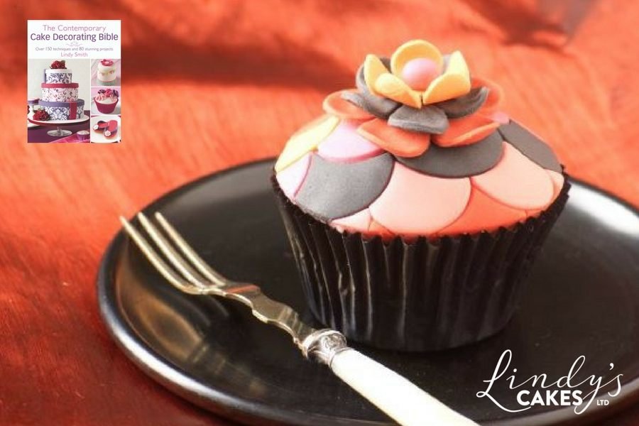 'Contemporary Cake Decorating Bible' Book by Lindy Smith