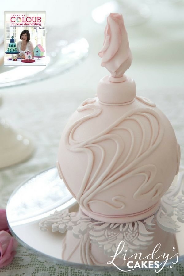 'Creative Colour for Cake Decorating' Book by Lindy Smith