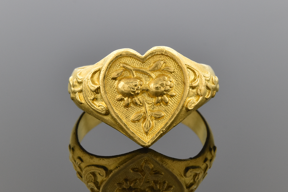 Item #1516 Carved Design Heart Ring In 22 Karat Gold 1516