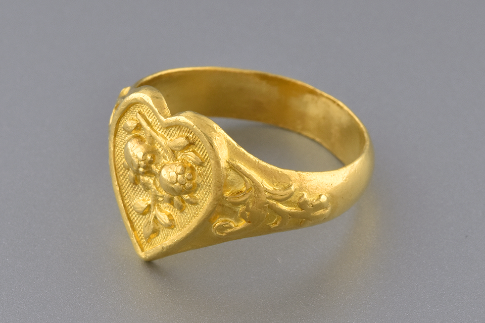 Carved Design Heart Ring In 22 Karat Gold