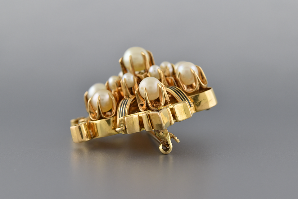 Beautiful Arrows Victorian Pearl Mourning Brooch