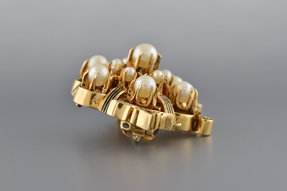 Beautiful Arrows Victorian Pearl Mourning Brooch