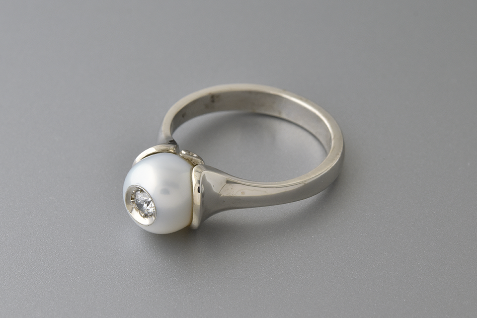 Freshwater Pearl Ring With Diamond Center