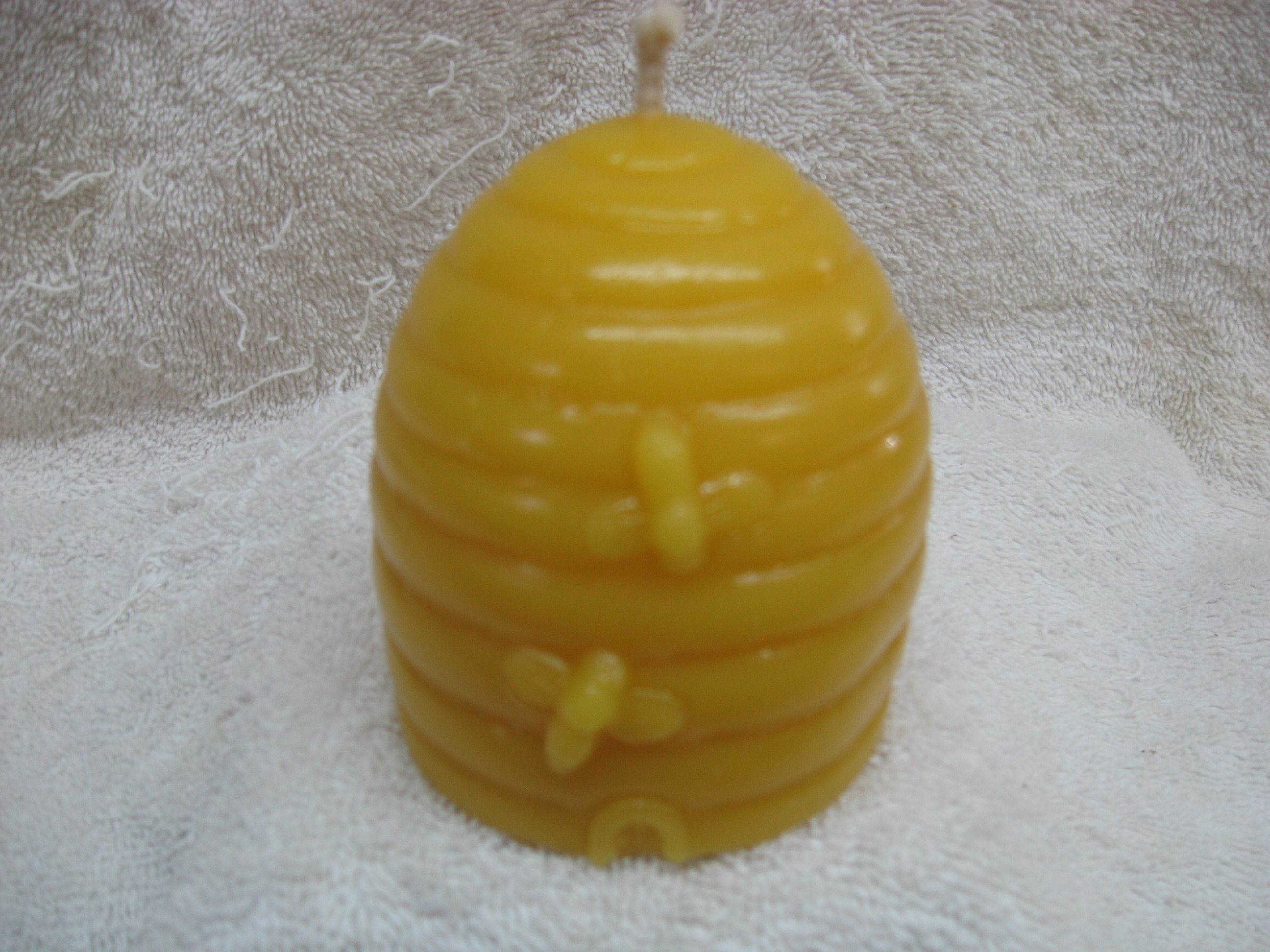 Buzzing Bee Skep Candle 00009