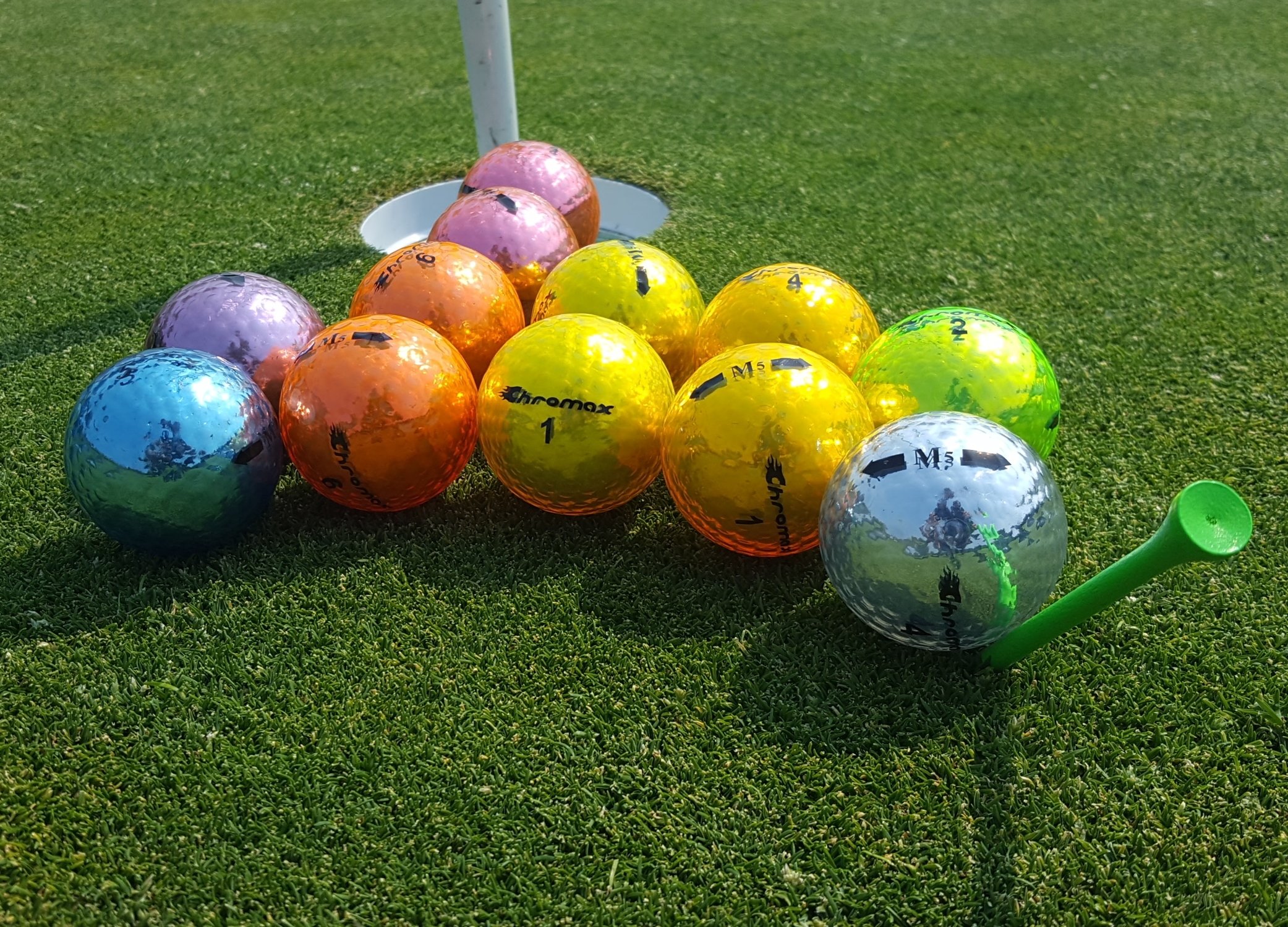 Chromax colored golf balls M5 at pin