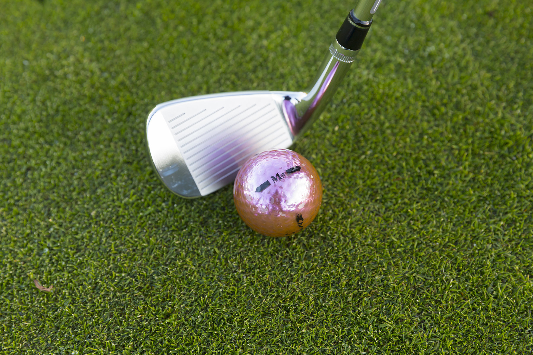 Chromax purple golf ball M5 with wedge