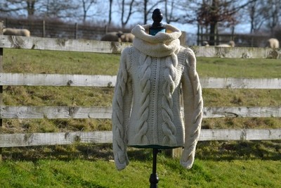 PULL A TORSADES - CRÉATION ORIGINALE PULL A TORSADES - CRÉATION ORIGINALE